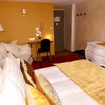 Le Rouge Hotel Lusignan