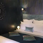 Le Rouge Hotel