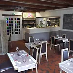 Le Rouge Hotel