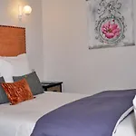 Le Rouge Hotel Lusignan