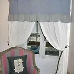Le Rouge Hotel