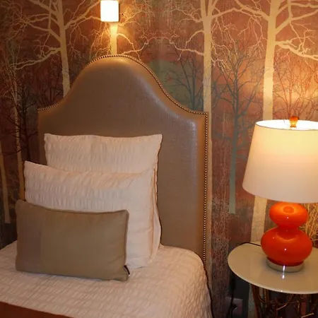Hotel Le Rouge 2*