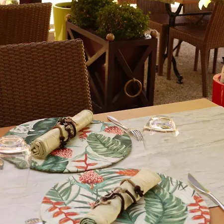 Hotel Le Rouge 2*