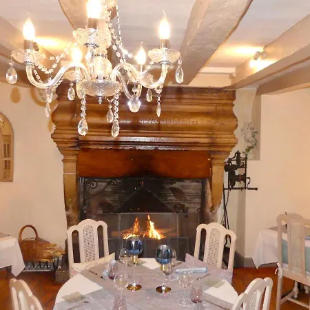 Le Rouge Hotel 2*