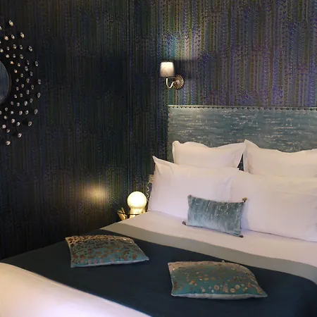 Le Rouge Hotel