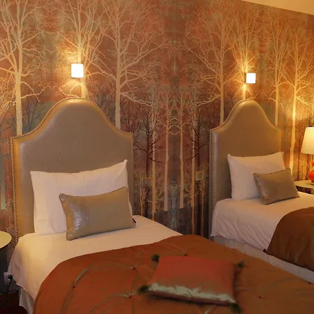 Le Rouge Hotel