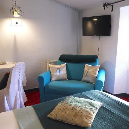 Le Rouge Hotel