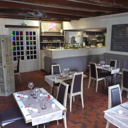 Le Rouge Hotel