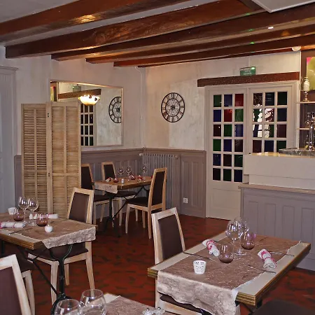 Le Rouge Hotel