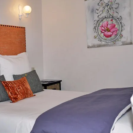 Le Rouge Hotel Lusignan