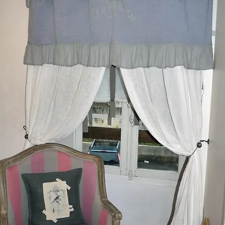 Le Rouge Hotel